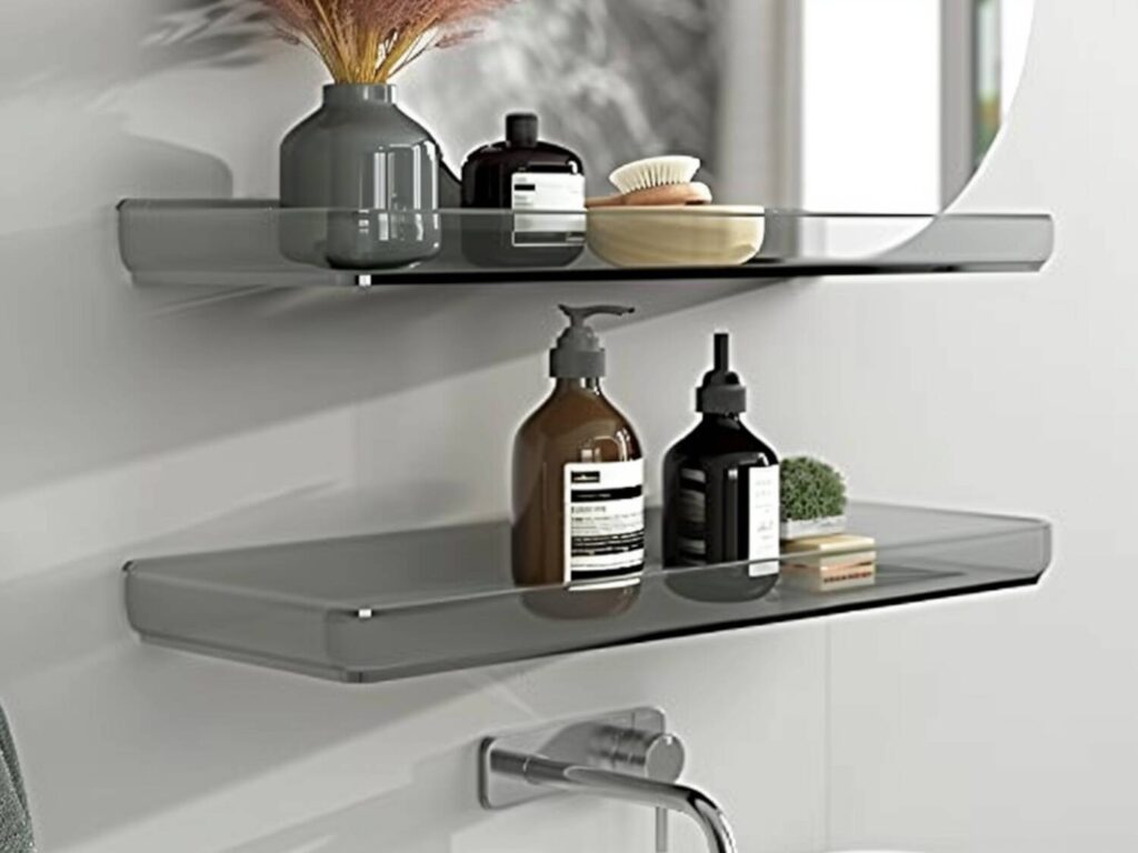 ajlepsze półki wiszące do łazienek w mikroapartamentach